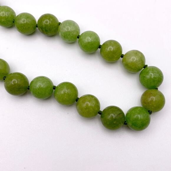 Knotted Green Jade 8cm Beaded Necklace 18” and Extension Chain - Picture 7 of 9